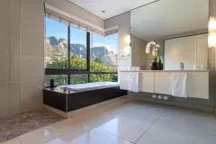 Amara Lincoln in Camps Bay – photo 1 thumbnail