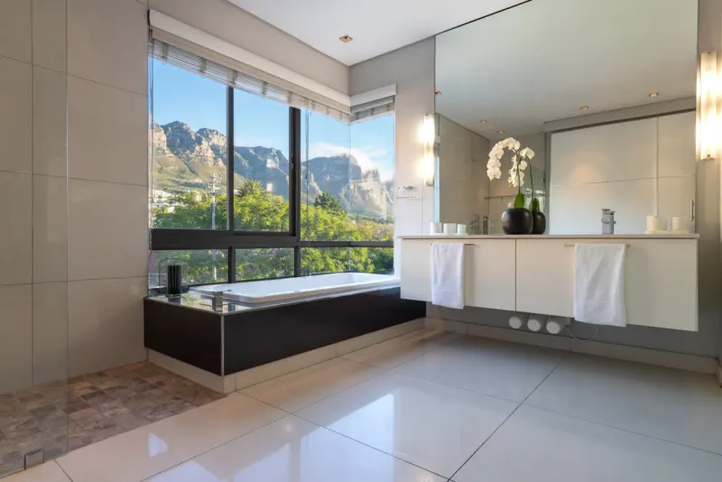 Amara Lincoln in Camps Bay – photo 1
