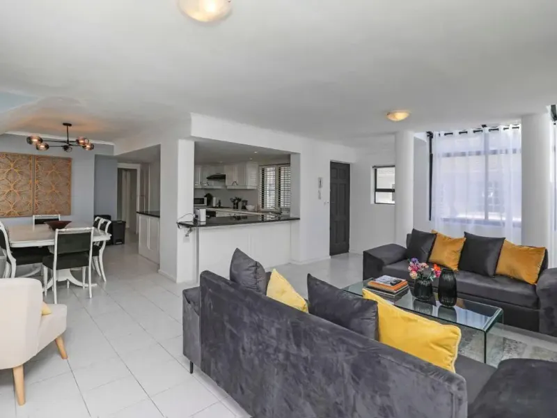 Sausalito Penthouse in Sea Point – photo 8
