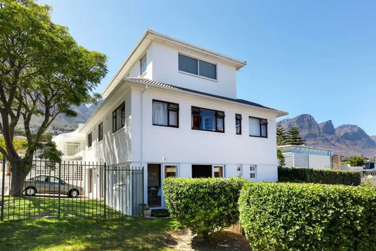Silvertide in Camps Bay