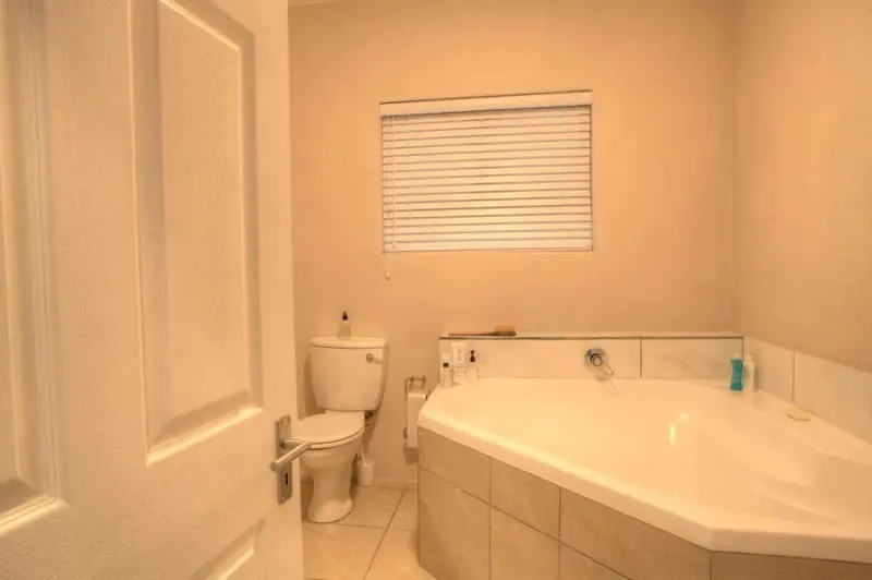Beach Court Apartment in Sea Point – photo 9