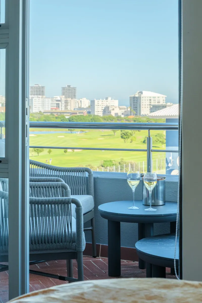 Skyshore Apartment in Mouille Point – photo 21