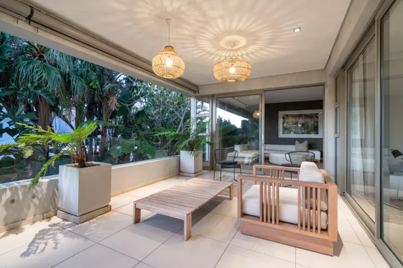 Amara Lincoln in Camps Bay – photo 22
