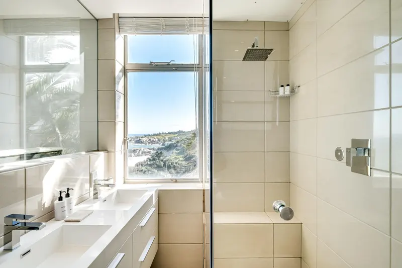 Beach Vistas in Camps Bay – photo 23