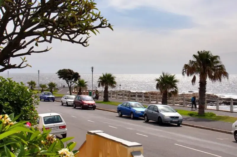 Seaside Garden Apartment in Sea Point – photo 2