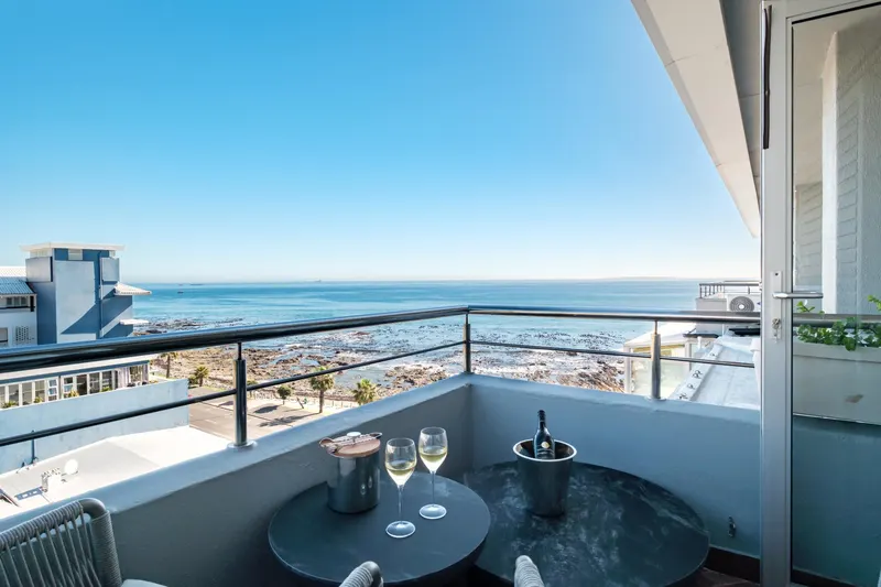 Skyshore Apartment in Mouille Point – photo 20
