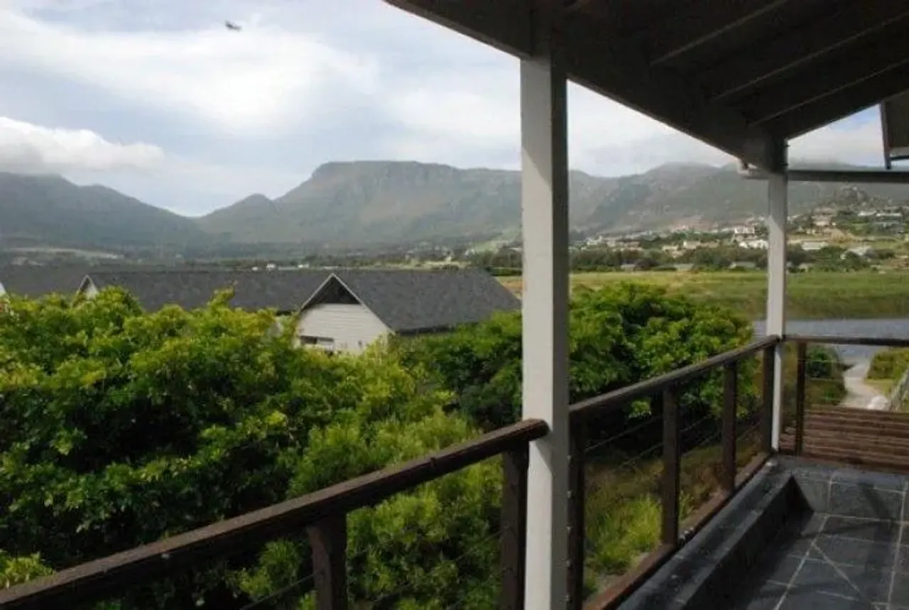 Lake Michelle Noordhoek in The Lakes