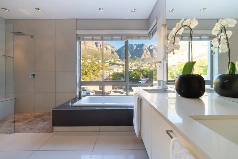 Amara Lincoln in Camps Bay – photo 2