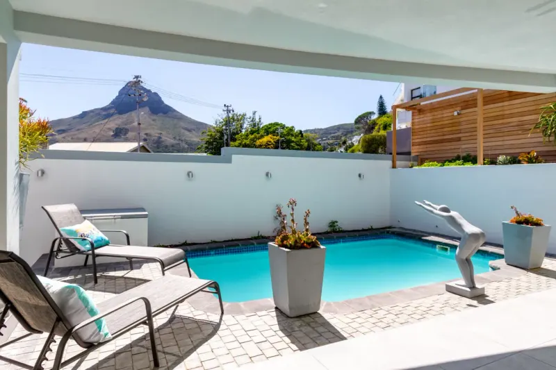 Villa Azzure in Camps Bay – photo 1