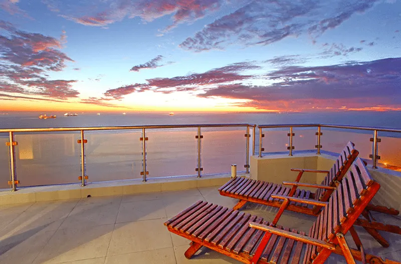 Infinity Penthouse in West Beach – photo 4