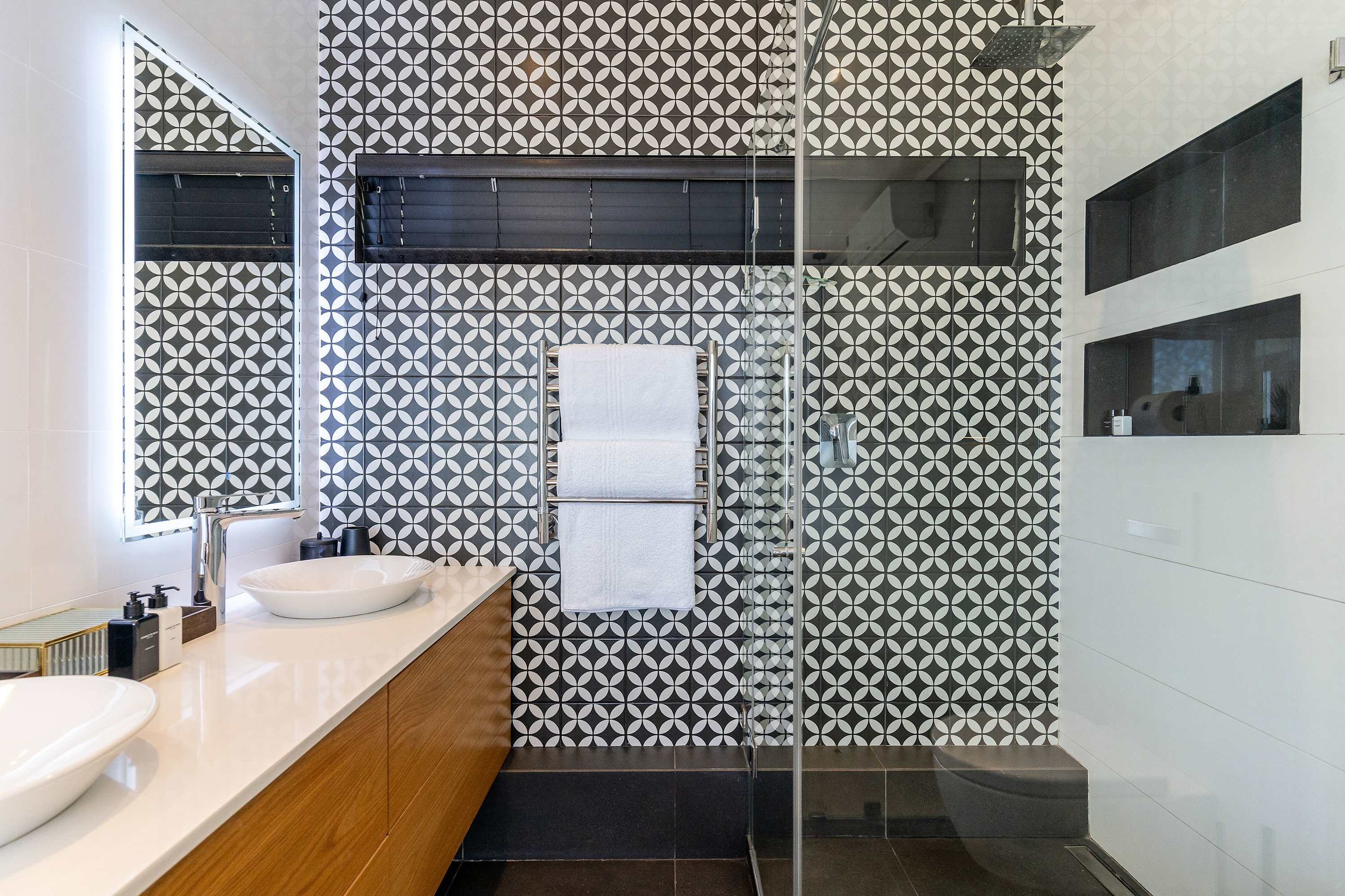 property_392a1243-bc5f-4f8d-9f02-efe8571fe194_32