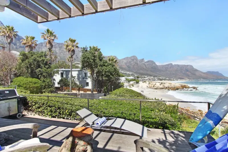 Glen Beach Vista House Upper Unit in Camps Bay – photo 9