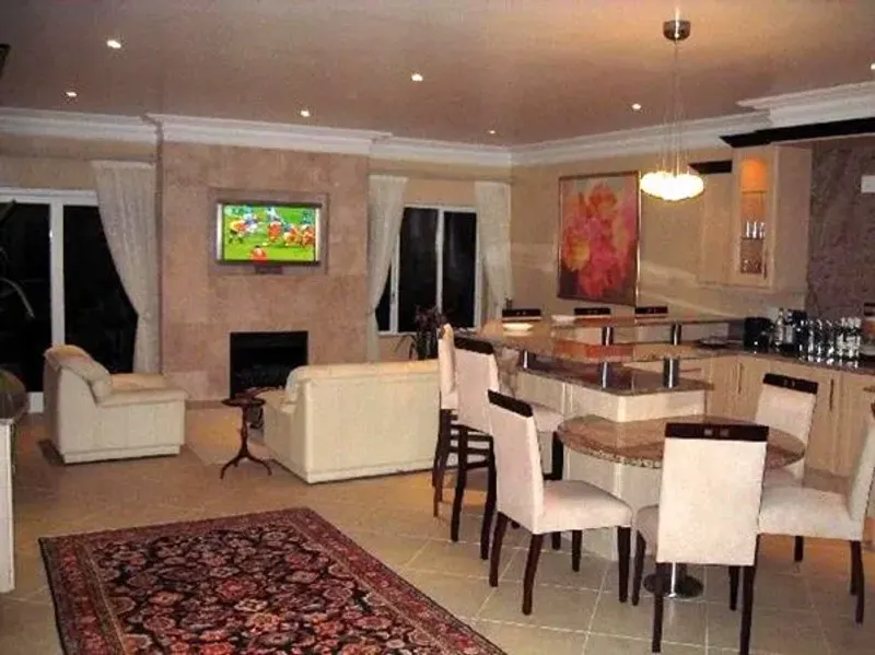Camelot Villa in Glen Alpine – photo 9
