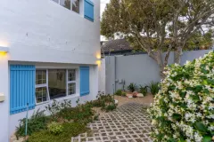 42 on Victoria - Camps Bay beach bungalow in Bakoven – photo 31 thumbnail