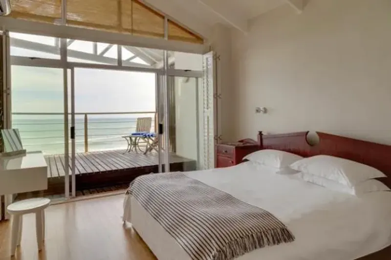 Beach Villa in Camps Bay – photo 11