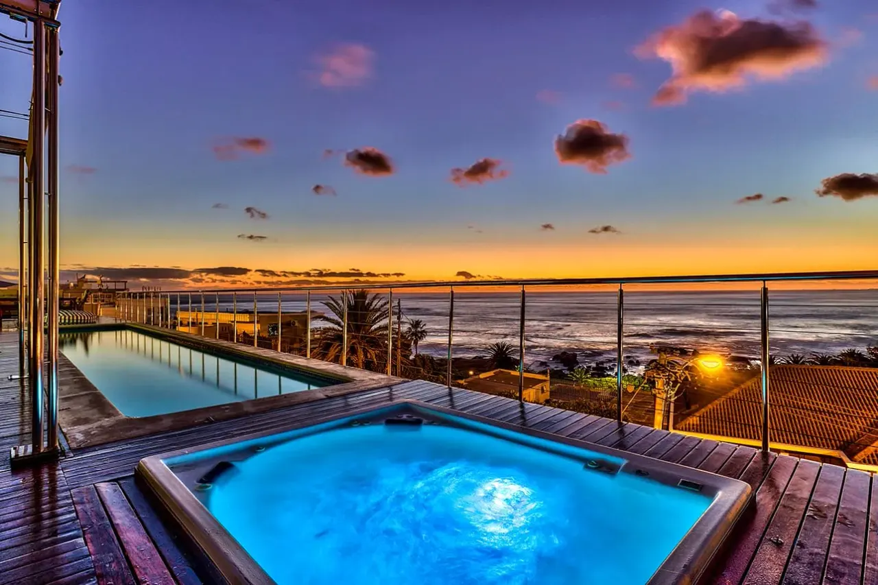Camps Bay Drive Villa in Camps Bay