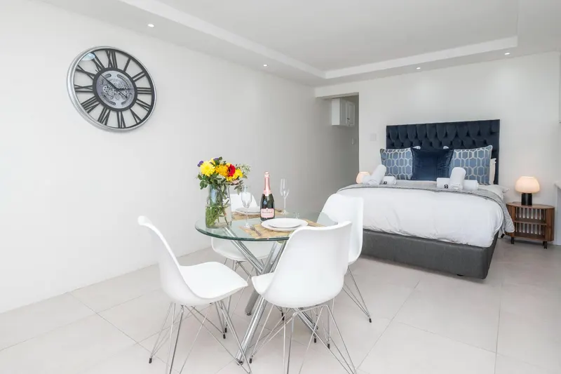 Oceanmist Studio in Mouille Point – photo 11