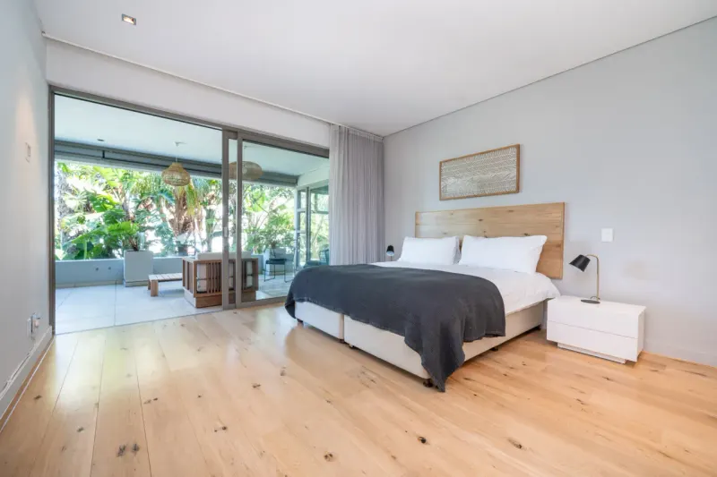 Amara Lincoln in Camps Bay – photo 36