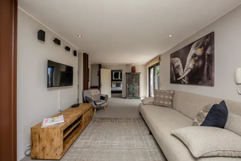 17 Geneva Lower in Camps Bay – photo 12
