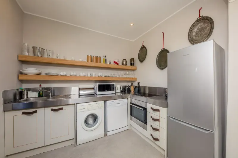 17 Geneva Lower in Camps Bay – photo 14