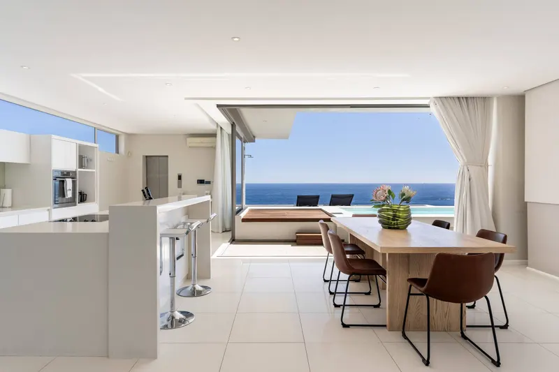 Aqua Penthouse in Camps Bay – photo 22