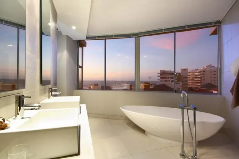 Bantry Bay Apartment 404 in Bantry Bay – photo 2