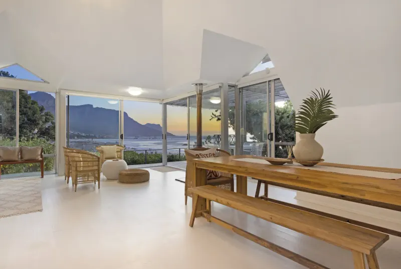 5 Glen Beach Bungalow in Camps Bay – photo 29