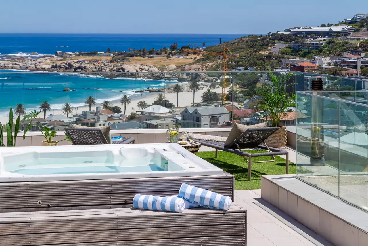 24 Geneva - 12 Bedroom Villa in Camps Bay