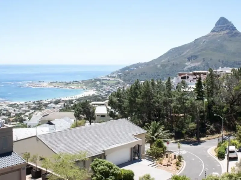 Camps Bay Upper Villa in Bakoven – photo 14