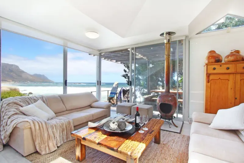 Glen Beach Vista House Upper Unit in Camps Bay – photo 8