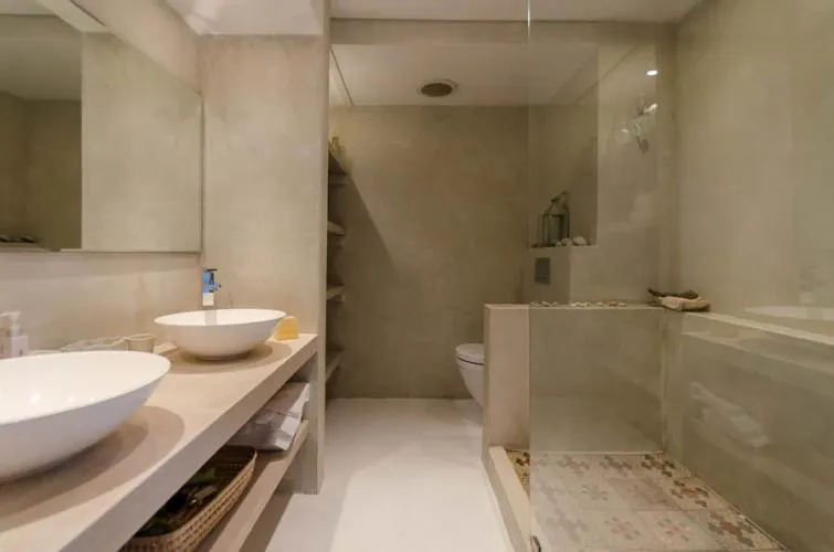 property_438e4be5-4734-40dc-be33-cb8bd2bbf501_6