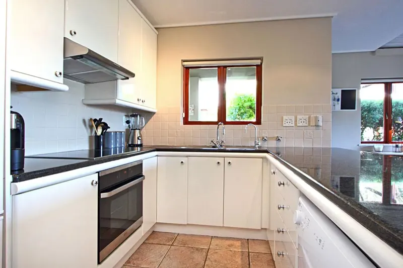 Mountain Lodge in Hout Bay – photo 11