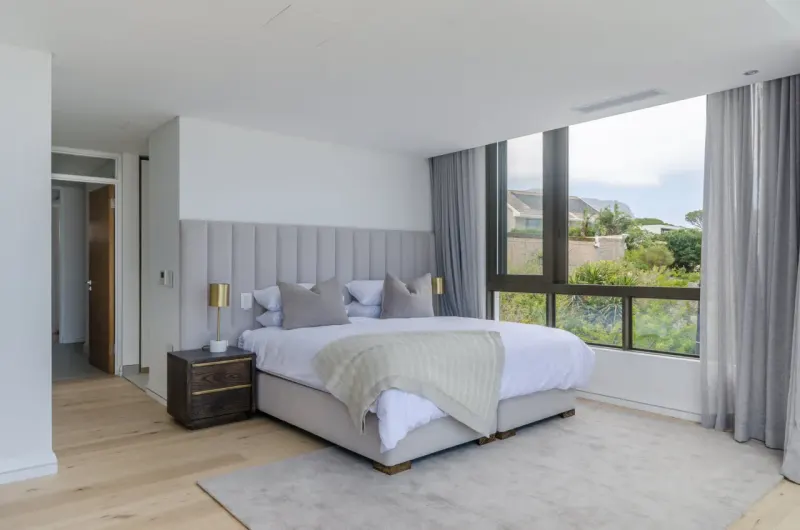 24 Geneva - 12 Bedroom Villa in Camps Bay – photo 43