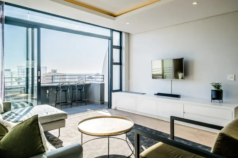 Penthouse on S in Three Anchor Bay – photo 11