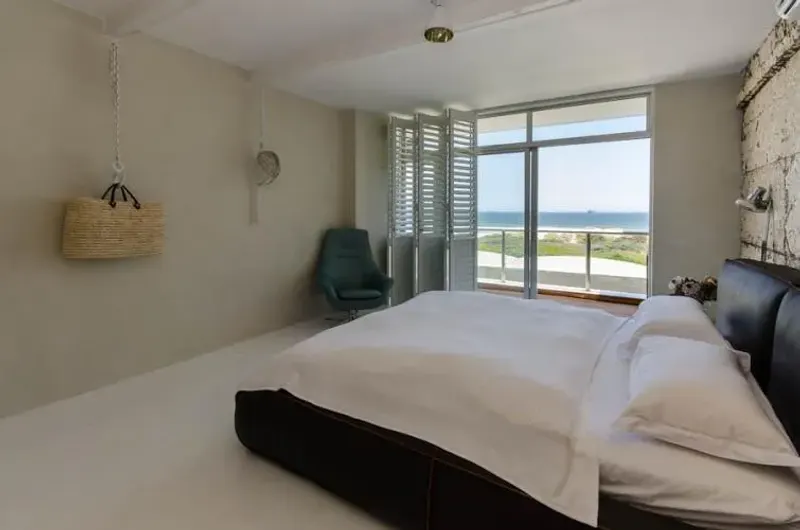 Dolphin Beach Apartment in Table View – photo 4