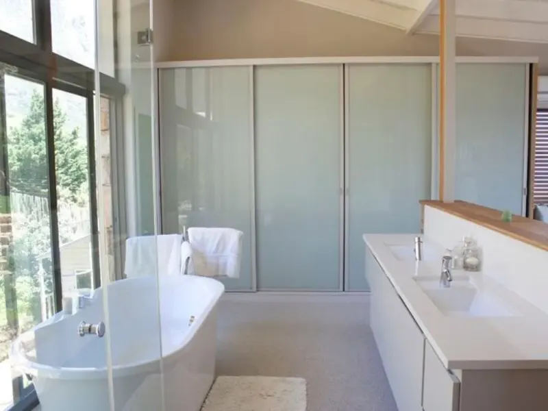 Camps Bay Upper Villa in Bakoven – photo 5