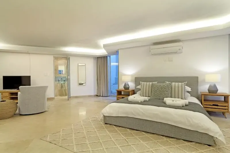 Geneva 49 Villa in Camps Bay – photo 11