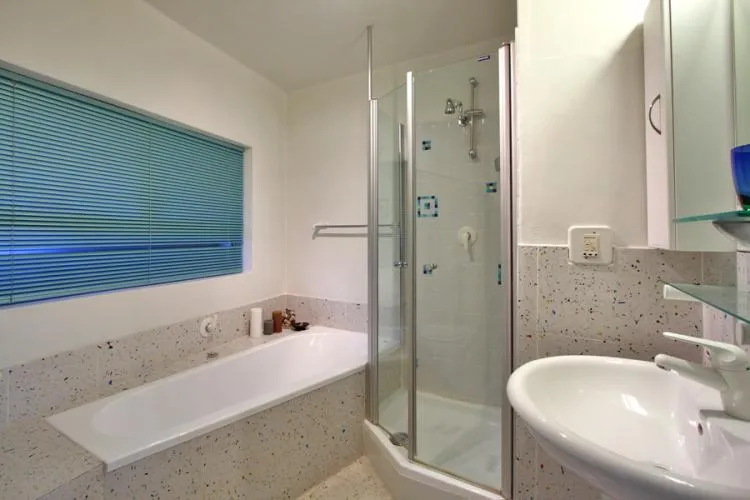 property_46b72e68-1ff4-4491-8eaa-73b0a8365532_6