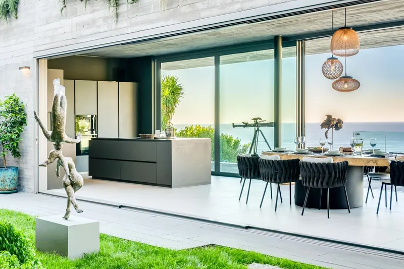 Villa Mirto in Camps Bay – photo 1