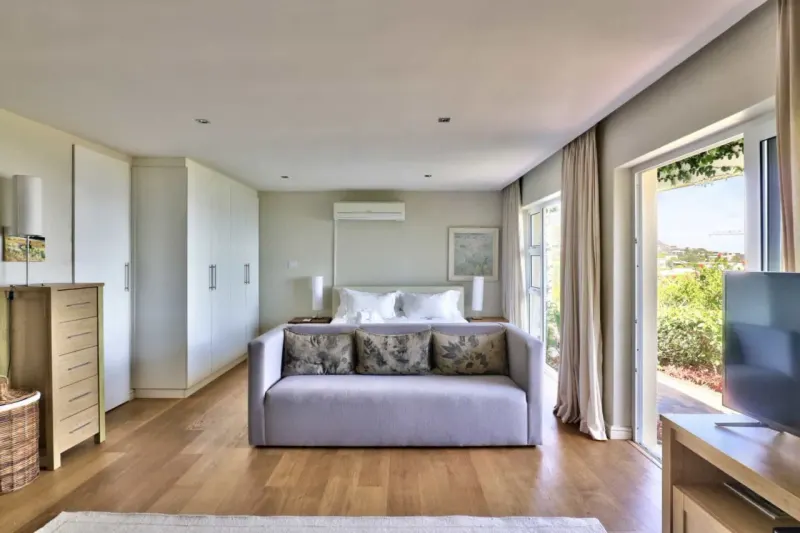 Tree Rd Villa in Camps Bay – photo 24