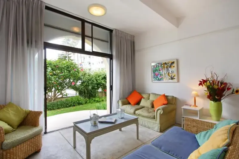 Seaside Garden Apartment in Sea Point – photo 5