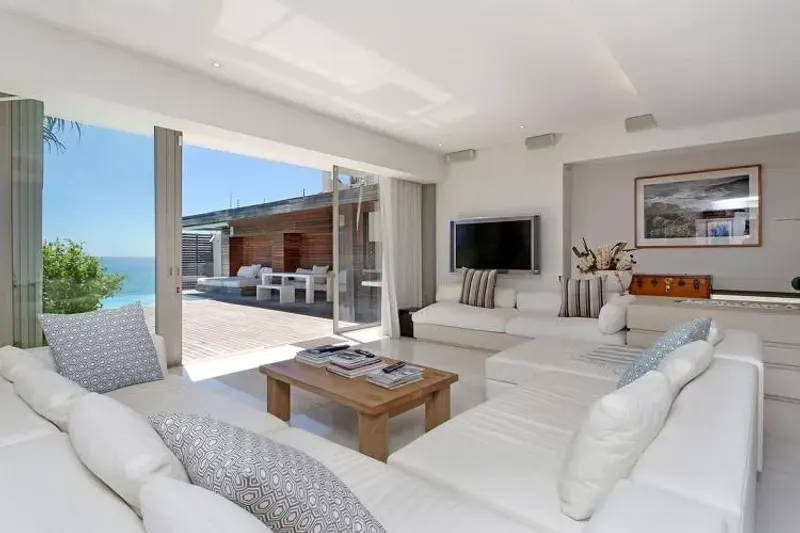 15 Views House in Camps Bay – photo 14