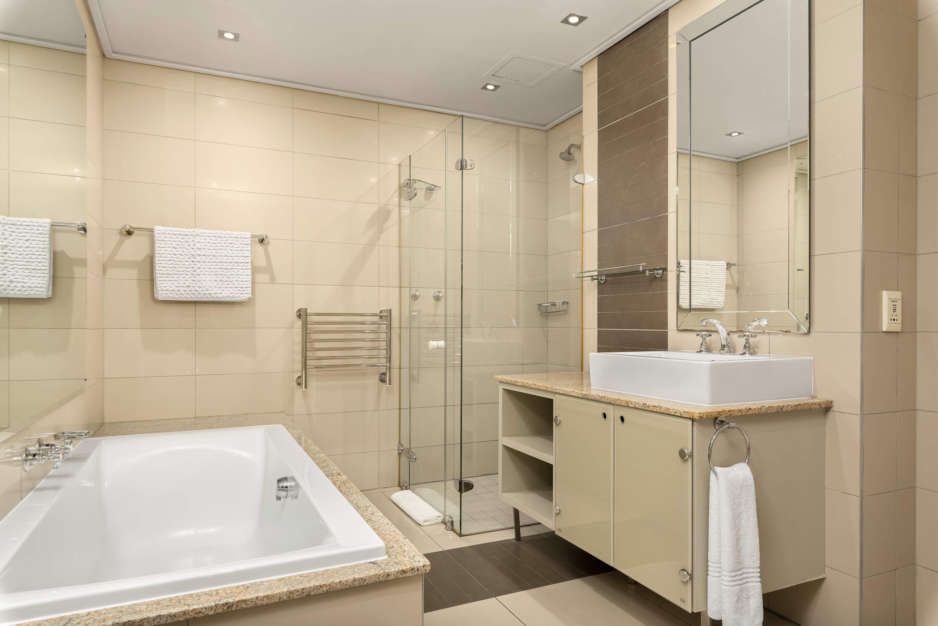 property_4aefa5ee-63d3-497b-9d34-e9d3a5d04168_10