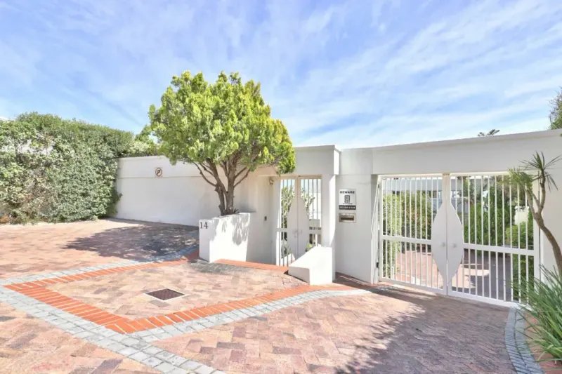 Tree Rd Villa in Camps Bay – photo 17