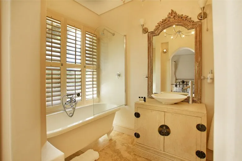 property_4be24db8-9f27-4952-9a93-cbccb831c9cb_4