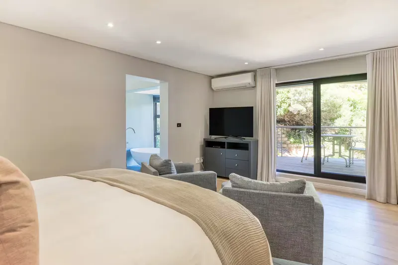 Camps Bay Retreat Villa in Bakoven – photo 18
