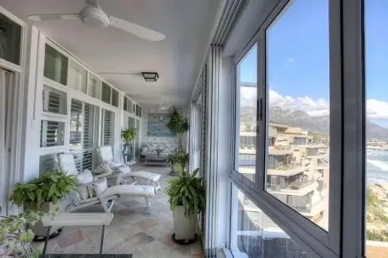 Moses Beach Apartment in Clifton – photo 6