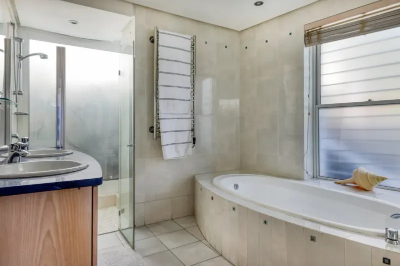 Ocean Blue Bungalow in Clifton – photo 15