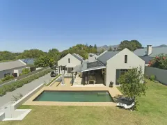 Constantia Modern Villa in Constantia – photo 3 thumbnail