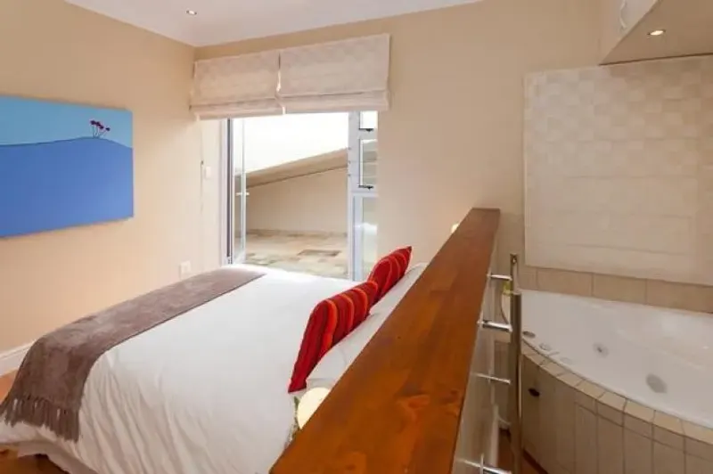 Conway Court Apartment in Bantry Bay – photo 10